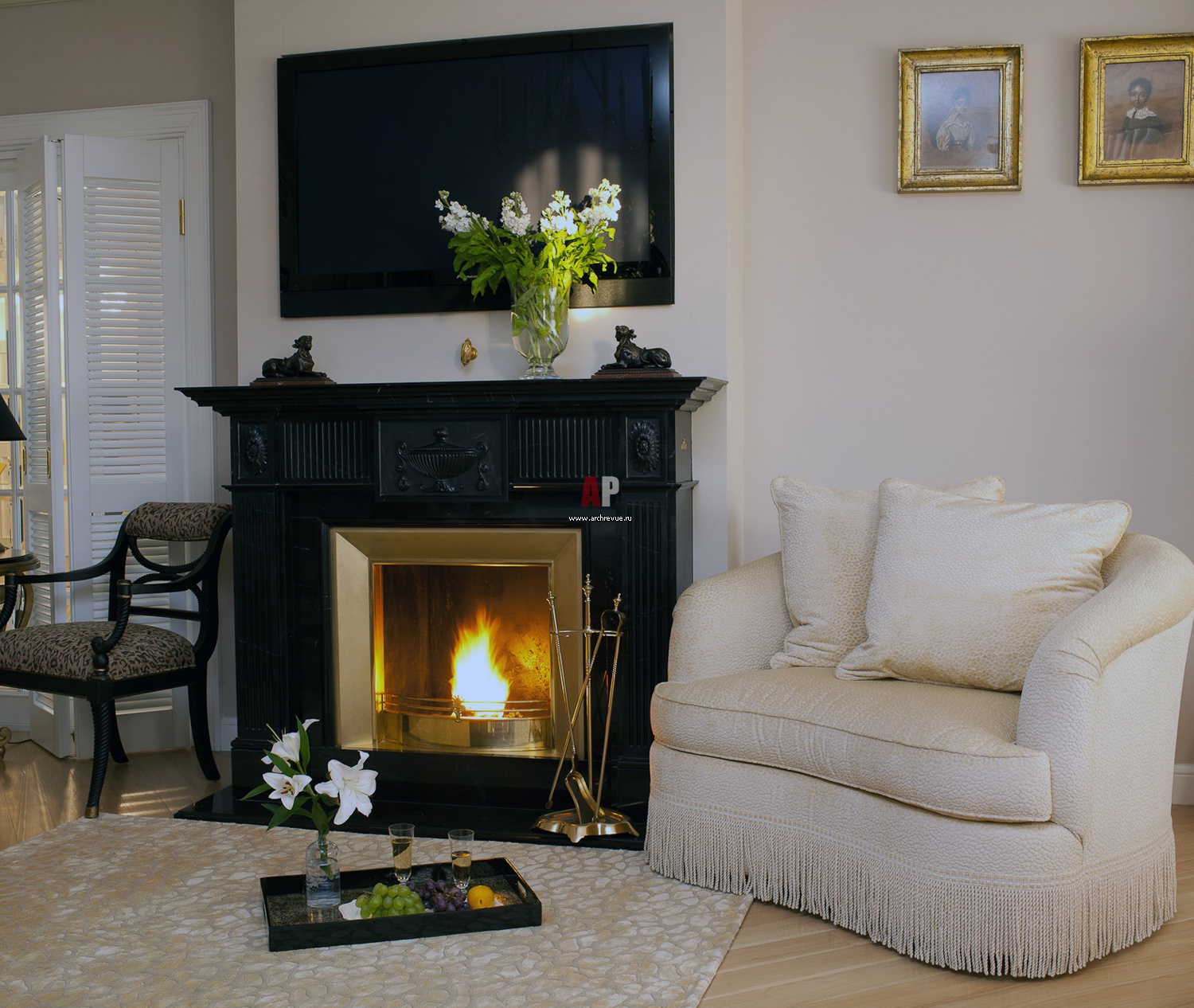 Электрокамин в интерьере. Фото камина в квартире в интерьере. Камин в гостиной. Камины в интерьере гостиной. Фото камина в квартире в интерьере.