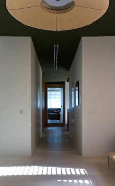 Фото интерьера коридора дома в стиле минимализм