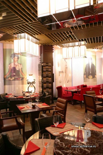 Фото интерьера зала ресторана в восточном стиле