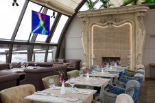 Фото интерьера зала ресторана в стиле китч