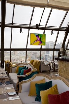 Фото интерьера зала ресторана в стиле китч