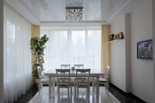 Фото интерьера столовой дома в современном стиле