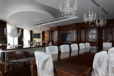 Фото интерьера столовой квартиры в стиле неоклассика