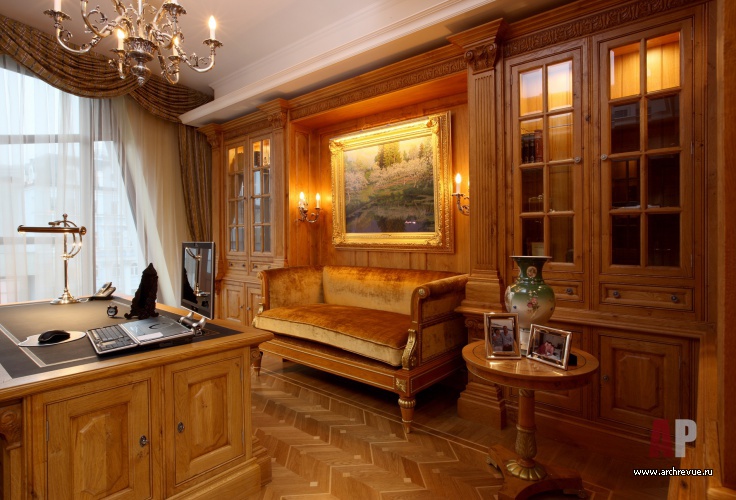 Фото интерьера кабинета квартиры в стиле неоклассика