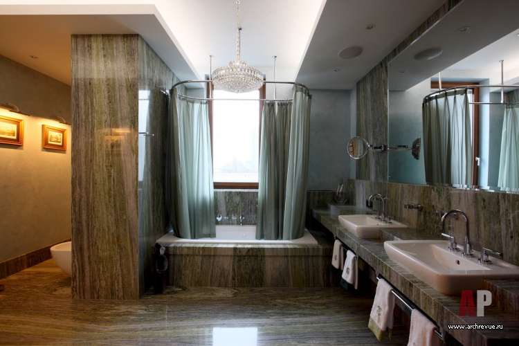 Фото интерьера санузла квартиры в стиле неоклассика