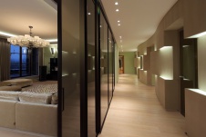 Фото интерьера входной зоны квартиры в современном стиле Фото интерьера коридора квартиры в современном стиле