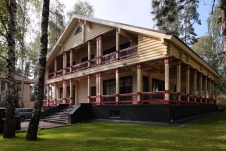 Фото фасада деревянного дома в современном стиле