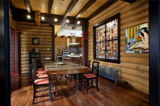 Фото интерьера столовой деревянного дома в современном стиле