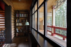 Фото интерьера лоджии деревянного дома в современном стиле