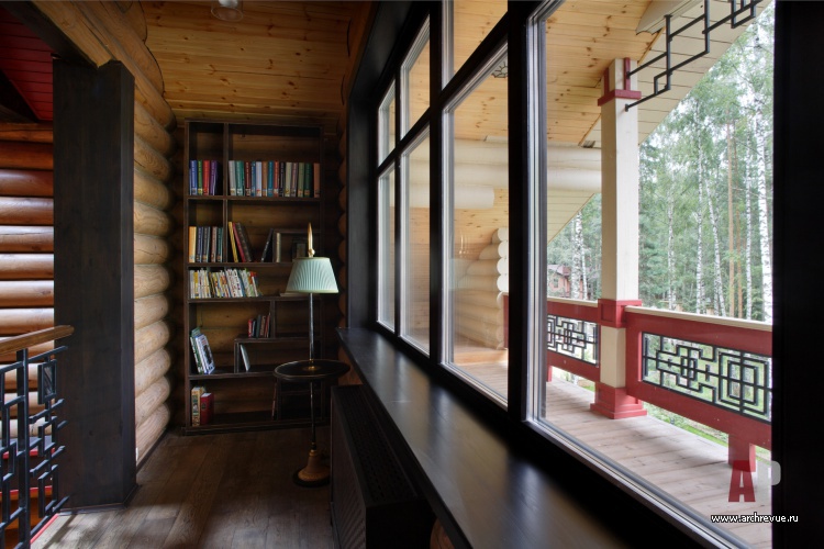 Фото интерьера лоджии деревянного дома в стиле кантри