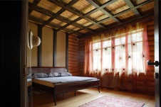 Фото интерьера гостевой деревянного дома в современном стиле
