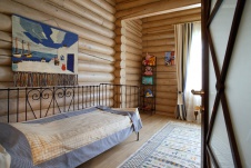 Фото интерьера детской деревянного дома в современном стиле