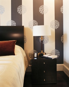 Фото интерьера спальни небольшой квартиры в стиле фьюжн