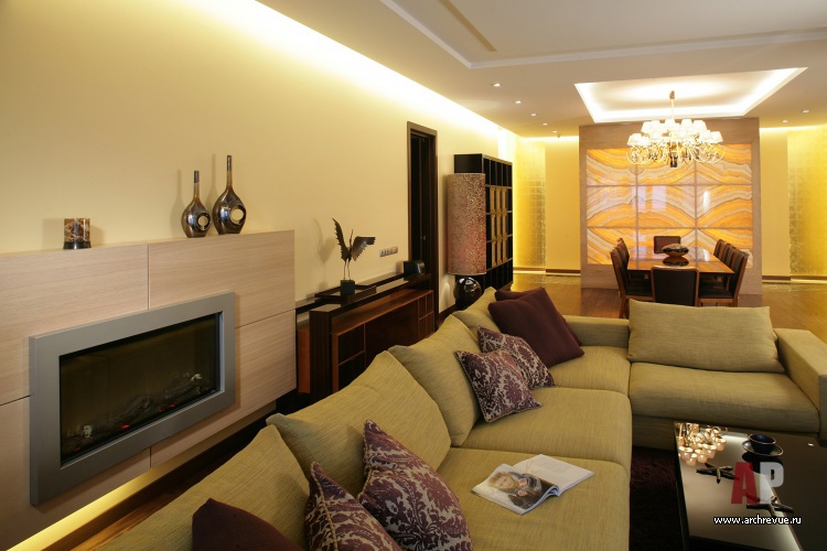 Фото интерьера каминной небольшой квартиры в современном стиле