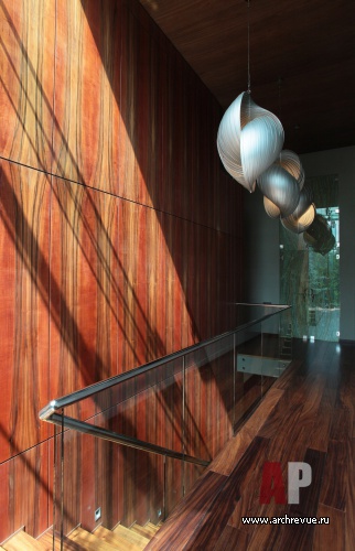 Фото интерьера лестничного холла дома в эко стиле