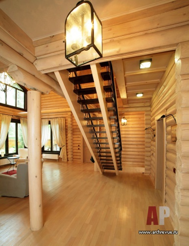 Фото интерьера входной зоны деревянного дома в скандинавском стиле