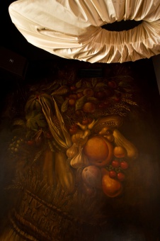 Фото детали интерьера ресторана в стиле фьюжн