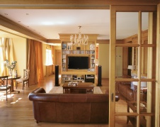 Фото интерьера гостиной квартиры в классическом стиле