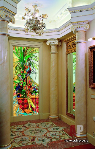 Фото интерьера холла квартиры в дворцовом стиле