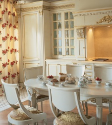 Фото интерьера кухни квартиры в дворцовом стиле