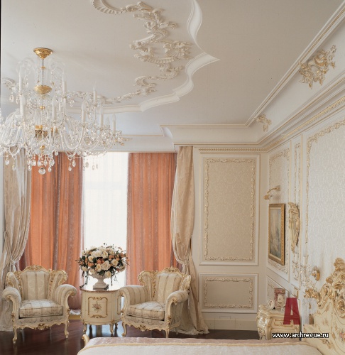 Фото интерьера спальни квартиры в дворцовом стиле