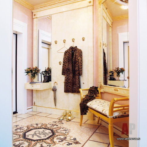 Фото интерьера входной зоны квартиры в стиле гламур