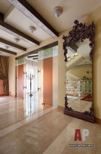 Фото интерьера входной зоны дома в английском стиле