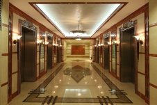 Фото интерьера лифтового холла офиса в стиле ар-деко