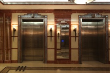 Фото интерьера лифтового холла офиса в стиле ар-деко