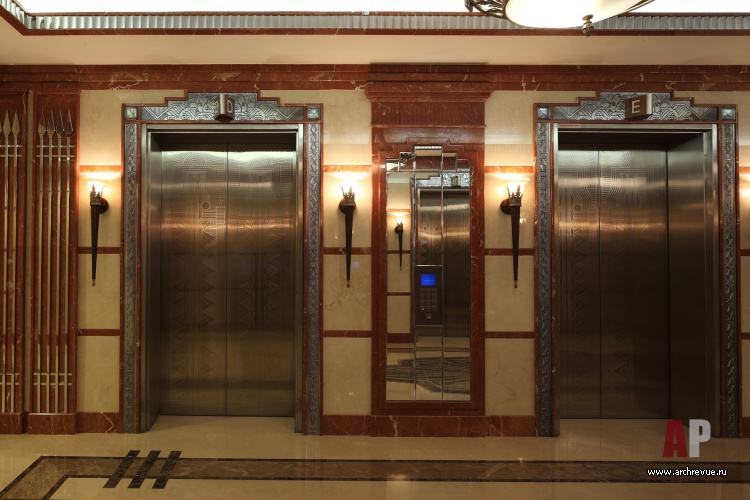 Фото интерьера лифтового холла офиса в стиле ар-деко