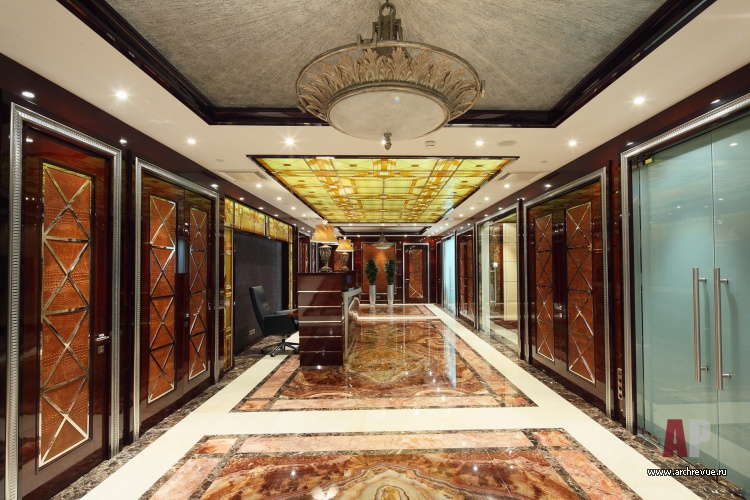 Фото интерьера входной зоны офиса в стиле ар-деко