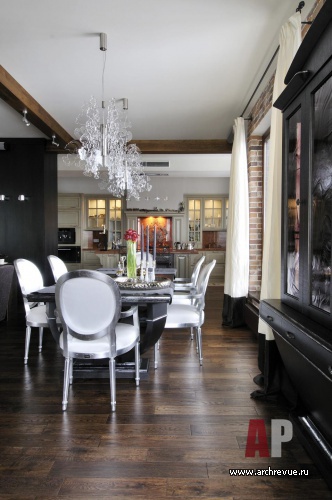 Фото интерьера столовой лофта в стиле фьюжн