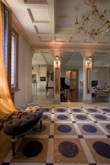 Фото интерьера холла квартиры в классическом стиле