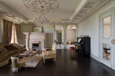 Фото интерьера гостиной квартиры в классическом стиле
