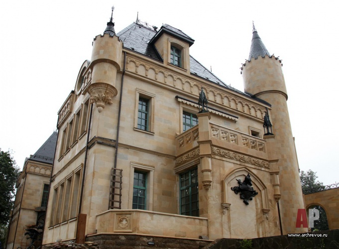 Фото фасада особняка в дворцовом стиле
