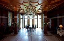 Фото интерьера гостиной особняка в дворцовом стиле