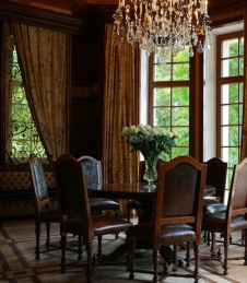 Фото интерьера гостиной особняка в дворцовом стиле