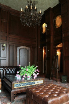 Фото интерьера сигарной особняка в дворцовом стиле
