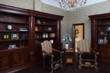 Фото интерьера библиотеки особняка в дворцовом стиле