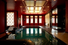 Фото интерьера бассейна особняка в дворцовом стиле