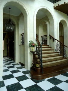 Фото лестницы особняка в дворцовом стиле