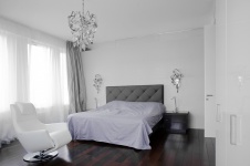 Фото интерьера спальни небольшой квартиры в стиле минимализм