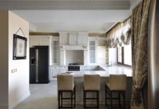 Фото интерьера кухни квартиры в классическом стиле