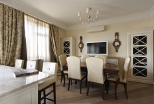 Фото интерьера столовой квартиры в классическом стиле